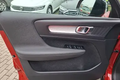 VOLVO XC40 1.5 [T4] Recharge R-Design Expression Geartronic Fusion Red Metallic +Erdeti Magyar Autó +CSAK 41.E km +3X-s GARANCIA !!