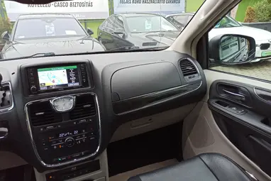 CHRYSLER TOWN & COUNTRY Black Crystal 7 Személyes +1.Mo-i Tulajdonos +Keveset futott +3X-s GARANCIA !!