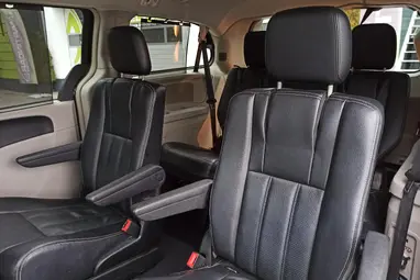 CHRYSLER TOWN & COUNTRY Black Crystal 7 Személyes +1.Mo-i Tulajdonos +Keveset futott +3X-s GARANCIA !!