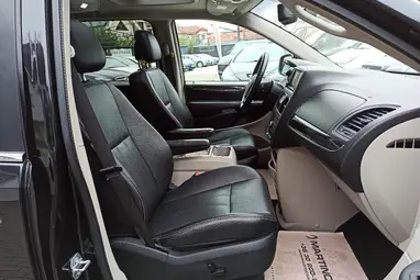 CHRYSLER TOWN & COUNTRY Black Crystal 7 Személyes +1.Mo-i Tulajdonos +Keveset futott +3X-s GARANCIA !!