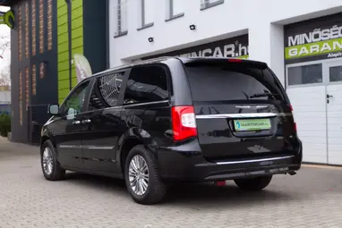 CHRYSLER TOWN & COUNTRY Black Crystal 7 Személyes +1.Mo-i Tulajdonos +Keveset futott +3X-s GARANCIA !!