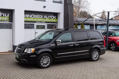 CHRYSLER TOWN & COUNTRY Black Crystal 7 Személyes +1.Mo-i Tulajdonos +Keveset futott +3X-s GARANCIA !!
