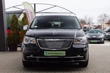 CHRYSLER TOWN & COUNTRY Black Crystal 7 Személyes +1.Mo-i Tulajdonos +Keveset futott +3X-s GARANCIA !!