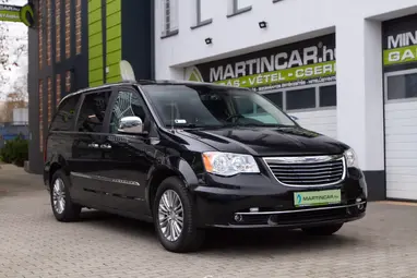 CHRYSLER TOWN & COUNTRY Black Crystal 7 Személyes +1.Mo-i Tulajdonos +Keveset futott +3X-s GARANCIA !!