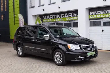 CHRYSLER TOWN & COUNTRY Black Crystal 7 Személyes +1.Mo-i Tulajdonos +Keveset futott +3X-s GARANCIA !!