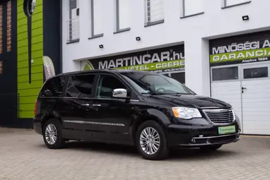 CHRYSLER TOWN & COUNTRY Black Crystal 7 Személyes +1.Mo-i Tulajdonos +Keveset futott +3X-s GARANCIA !!