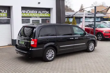 CHRYSLER TOWN & COUNTRY Black Crystal 7 Személyes +1.Mo-i Tulajdonos +Keveset futott +3X-s GARANCIA !!