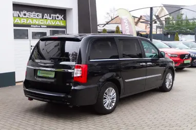 CHRYSLER TOWN & COUNTRY Black Crystal 7 Személyes +1.Mo-i Tulajdonos +Keveset futott +3X-s GARANCIA !!