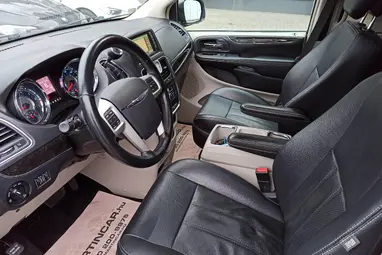 CHRYSLER TOWN & COUNTRY Black Crystal 7 Személyes +1.Mo-i Tulajdonos +Keveset futott +3X-s GARANCIA !!