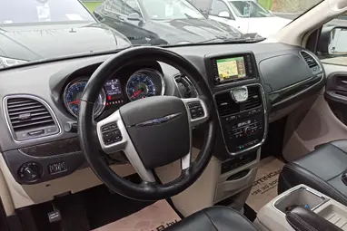 CHRYSLER TOWN & COUNTRY Black Crystal 7 Személyes +1.Mo-i Tulajdonos +Keveset futott +3X-s GARANCIA !!