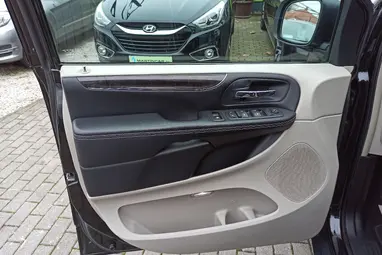 CHRYSLER TOWN & COUNTRY Black Crystal 7 Személyes +1.Mo-i Tulajdonos +Keveset futott +3X-s GARANCIA !!