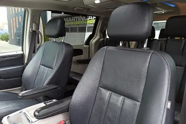 CHRYSLER TOWN & COUNTRY Black Crystal 7 Személyes +1.Mo-i Tulajdonos +Keveset futott +3X-s GARANCIA !!