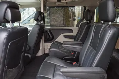 CHRYSLER TOWN & COUNTRY Black Crystal 7 Személyes +1.Mo-i Tulajdonos +Keveset futott +3X-s GARANCIA !!