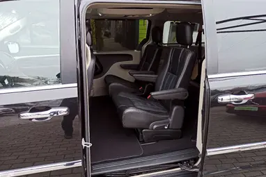 CHRYSLER TOWN & COUNTRY Black Crystal 7 Személyes +1.Mo-i Tulajdonos +Keveset futott +3X-s GARANCIA !!