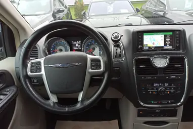 CHRYSLER TOWN & COUNTRY Black Crystal 7 Személyes +1.Mo-i Tulajdonos +Keveset futott +3X-s GARANCIA !!