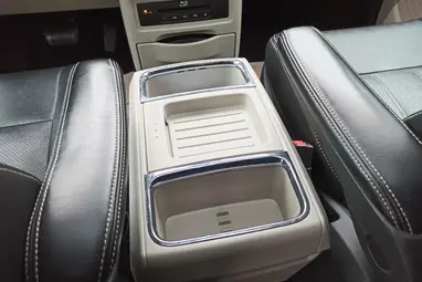 CHRYSLER TOWN & COUNTRY Black Crystal 7 Személyes +1.Mo-i Tulajdonos +Keveset futott +3X-s GARANCIA !!