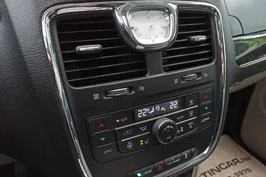 CHRYSLER TOWN & COUNTRY Black Crystal 7 Személyes +1.Mo-i Tulajdonos +Keveset futott +3X-s GARANCIA !!