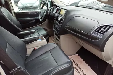 CHRYSLER TOWN & COUNTRY Black Crystal 7 Személyes +1.Mo-i Tulajdonos +Keveset futott +3X-s GARANCIA !!