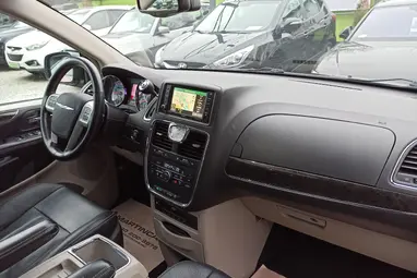 CHRYSLER TOWN & COUNTRY Black Crystal 7 Személyes +1.Mo-i Tulajdonos +Keveset futott +3X-s GARANCIA !!