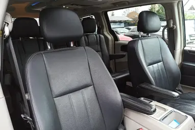 CHRYSLER TOWN & COUNTRY Black Crystal 7 Személyes +1.Mo-i Tulajdonos +Keveset futott +3X-s GARANCIA !!