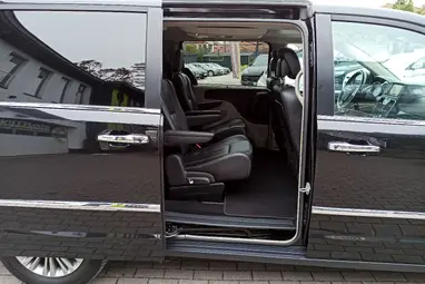 CHRYSLER TOWN & COUNTRY Black Crystal 7 Személyes +1.Mo-i Tulajdonos +Keveset futott +3X-s GARANCIA !!