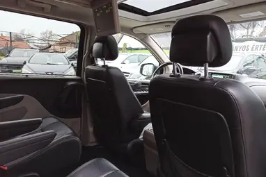 CHRYSLER TOWN & COUNTRY Black Crystal 7 Személyes +1.Mo-i Tulajdonos +Keveset futott +3X-s GARANCIA !!