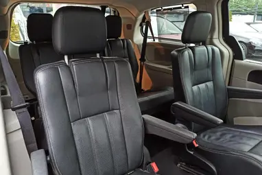 CHRYSLER TOWN & COUNTRY Black Crystal 7 Személyes +1.Mo-i Tulajdonos +Keveset futott +3X-s GARANCIA !!