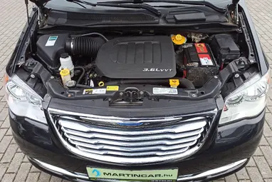 CHRYSLER TOWN & COUNTRY Black Crystal 7 Személyes +1.Mo-i Tulajdonos +Keveset futott +3X-s GARANCIA !!