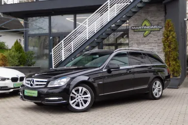 MERCEDES-BENZ C 180 T BlueEFFICIENCY Avantgarde Obsidian Black Metallic +Első Tulajdonostól +Friss Műszaki +3X-s GARANCIA !!