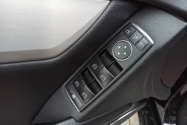 MERCEDES-BENZ C 180 T BlueEFFICIENCY Avantgarde Obsidian Black Metallic +Első Tulajdonostól +Friss Műszaki +3X-s GARANCIA !!