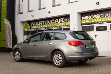 OPEL ASTRA J Sports Tourer 2.0 CDTI Cosmo Silver Lake Metallic +1.Mo-i Tulaj +Vezérlés csere +3X-s GARANCIA !!