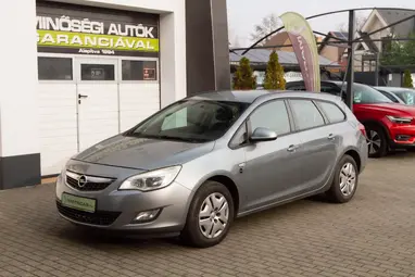 OPEL ASTRA J Sports Tourer 2.0 CDTI Cosmo Silver Lake Metallic +1.Mo-i Tulaj +Vezérlés csere +3X-s GARANCIA !!