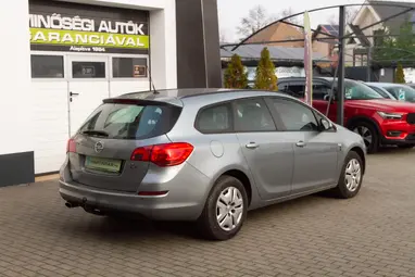 OPEL ASTRA J Sports Tourer 2.0 CDTI Cosmo Silver Lake Metallic +1.Mo-i Tulaj +Vezérlés csere +3X-s GARANCIA !!