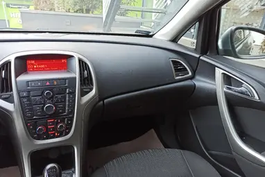 OPEL ASTRA J Sports Tourer 2.0 CDTI Cosmo Silver Lake Metallic +1.Mo-i Tulaj +Vezérlés csere +3X-s GARANCIA !!