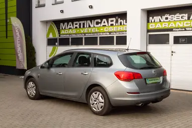 OPEL ASTRA J Sports Tourer 2.0 CDTI Cosmo Silver Lake Metallic +1.Mo-i Tulaj +Vezérlés csere +3X-s GARANCIA !!