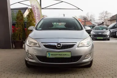OPEL ASTRA J Sports Tourer 2.0 CDTI Cosmo Silver Lake Metallic +1.Mo-i Tulaj +Vezérlés csere +3X-s GARANCIA !!