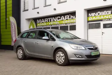OPEL ASTRA J Sports Tourer 2.0 CDTI Cosmo Silver Lake Metallic +1.Mo-i Tulaj +Vezérlés csere +3X-s GARANCIA !!