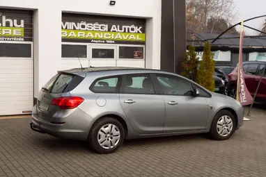 OPEL ASTRA J Sports Tourer 2.0 CDTI Cosmo Silver Lake Metallic +1.Mo-i Tulaj +Vezérlés csere +3X-s GARANCIA !!
