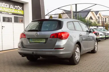 OPEL ASTRA J Sports Tourer 2.0 CDTI Cosmo Silver Lake Metallic +1.Mo-i Tulaj +Vezérlés csere +3X-s GARANCIA !!