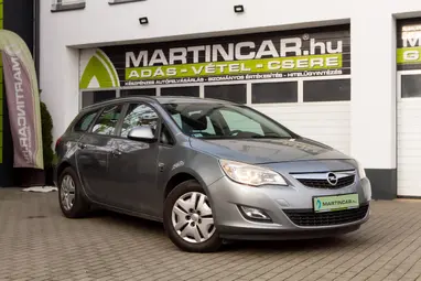 OPEL ASTRA J Sports Tourer 2.0 CDTI Cosmo Silver Lake Metallic +1.Mo-i Tulaj +Vezérlés csere +3X-s GARANCIA !!