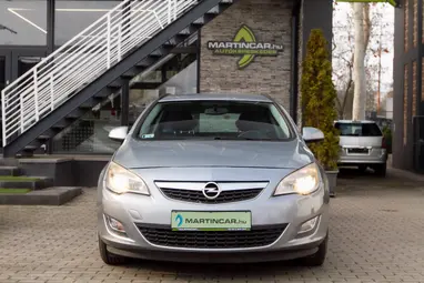 OPEL ASTRA J Sports Tourer 2.0 CDTI Cosmo Silver Lake Metallic +1.Mo-i Tulaj +Vezérlés csere +3X-s GARANCIA !!