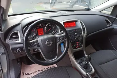 OPEL ASTRA J Sports Tourer 2.0 CDTI Cosmo Silver Lake Metallic +1.Mo-i Tulaj +Vezérlés csere +3X-s GARANCIA !!