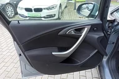 OPEL ASTRA J Sports Tourer 2.0 CDTI Cosmo Silver Lake Metallic +1.Mo-i Tulaj +Vezérlés csere +3X-s GARANCIA !!