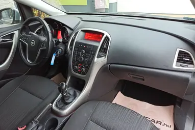 OPEL ASTRA J Sports Tourer 2.0 CDTI Cosmo Silver Lake Metallic +1.Mo-i Tulaj +Vezérlés csere +3X-s GARANCIA !!