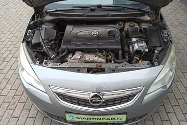 OPEL ASTRA J Sports Tourer 2.0 CDTI Cosmo Silver Lake Metallic +1.Mo-i Tulaj +Vezérlés csere +3X-s GARANCIA !!