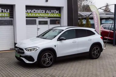 MERCEDES-BENZ GLA 250 e EQ Power AMG Line 8G-DCT Dig. White Metallic+80E-Km+Vez. Szervíz+Mo.-i 1 tulaj +Újszerű +AMG +3X-s GARANCIA !!