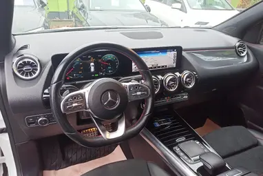 MERCEDES-BENZ GLA 250 e EQ Power AMG Line 8G-DCT Dig. White Metallic+80E-Km+Vez. Szervíz+Mo.-i 1 tulaj +Újszerű +AMG +3X-s GARANCIA !!