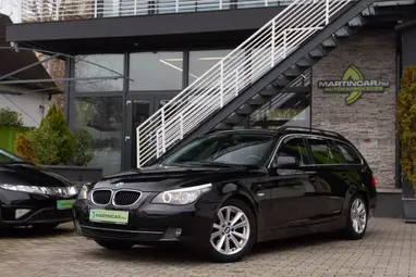 BMW 5-ÖS SOROZAT 520d Touring LCI Sapphire Black +Prémium állapot +Végig szervizelt +3X-s GARANCIA !!