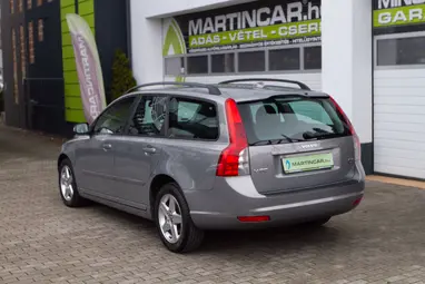 VOLVO V50 1.6 D Momentum Electric SPORT Facelift +Prémium állapot +Friss Vizsga +3X-s GARANCIA !!
