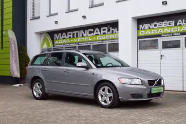 VOLVO V50 1.6 D Momentum Electric SPORT Facelift +Prémium állapot +Friss Vizsga +3X-s GARANCIA !!